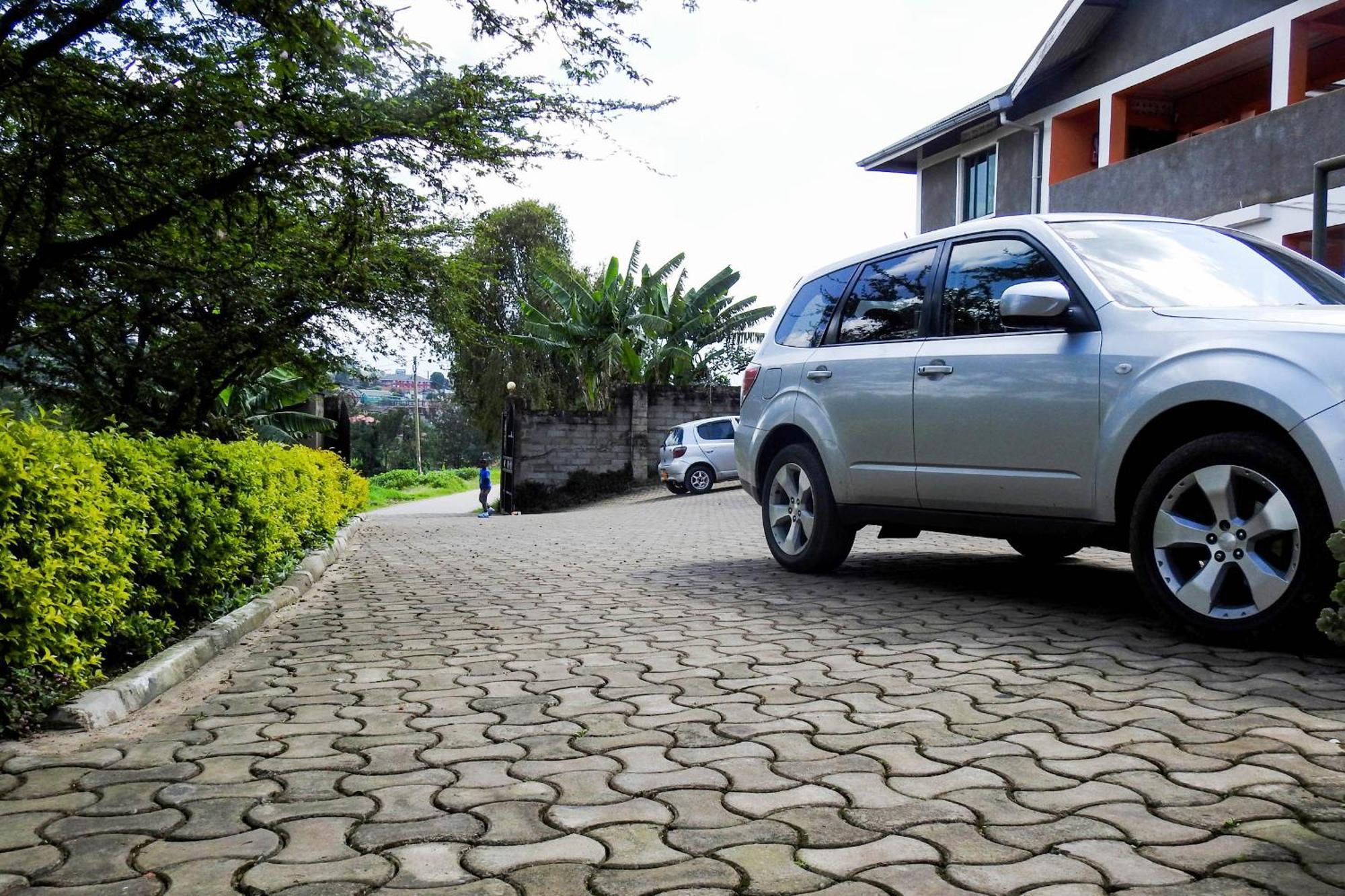 Westend Motel Fort Portal Eksteriør bilde