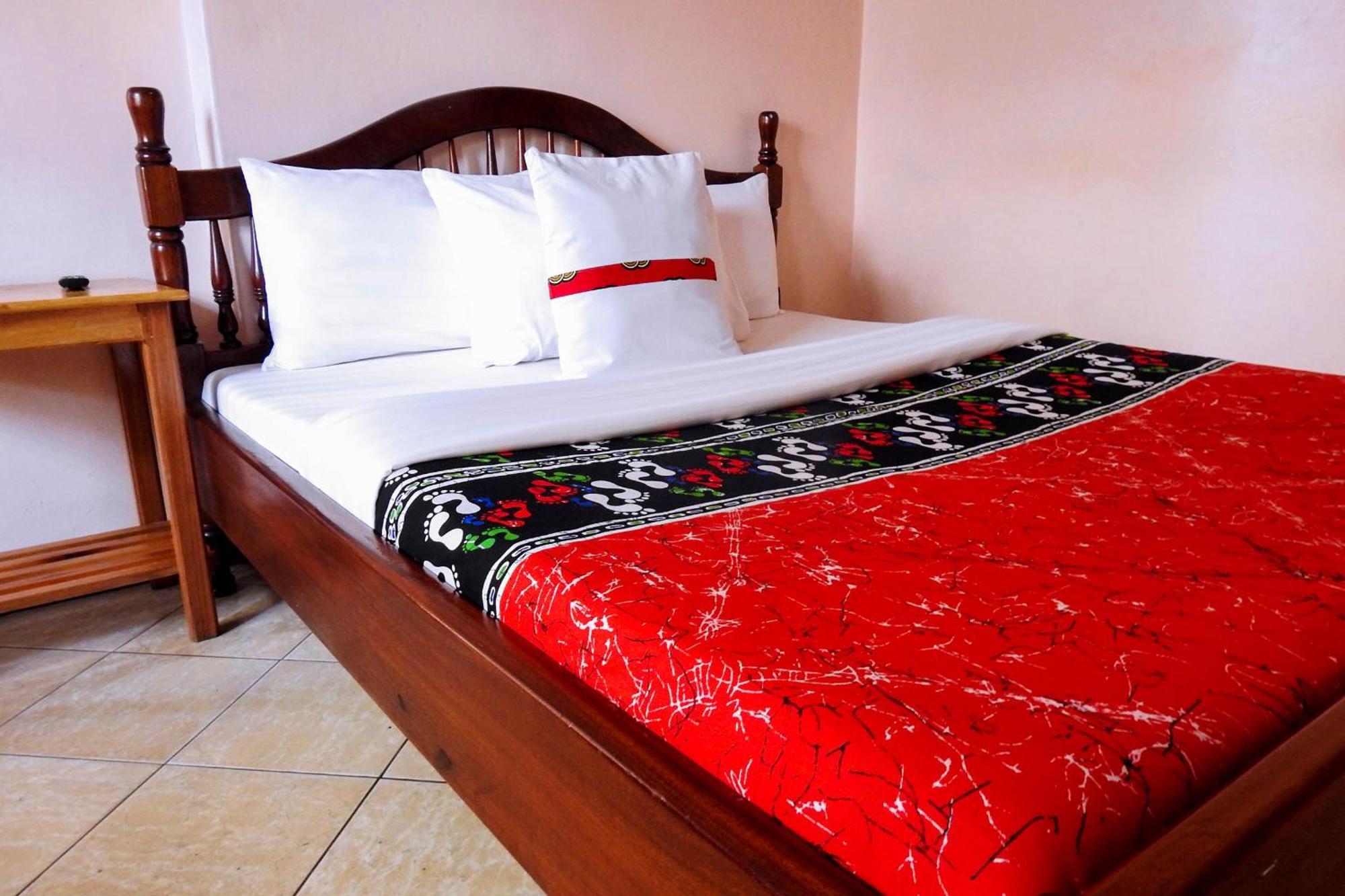 Westend Motel Fort Portal Eksteriør bilde