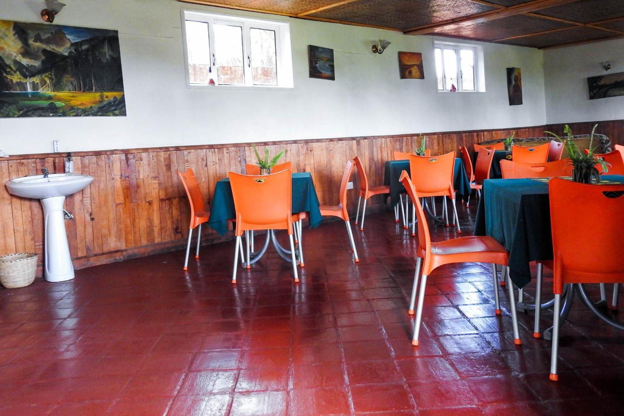 Westend Motel Fort Portal Eksteriør bilde