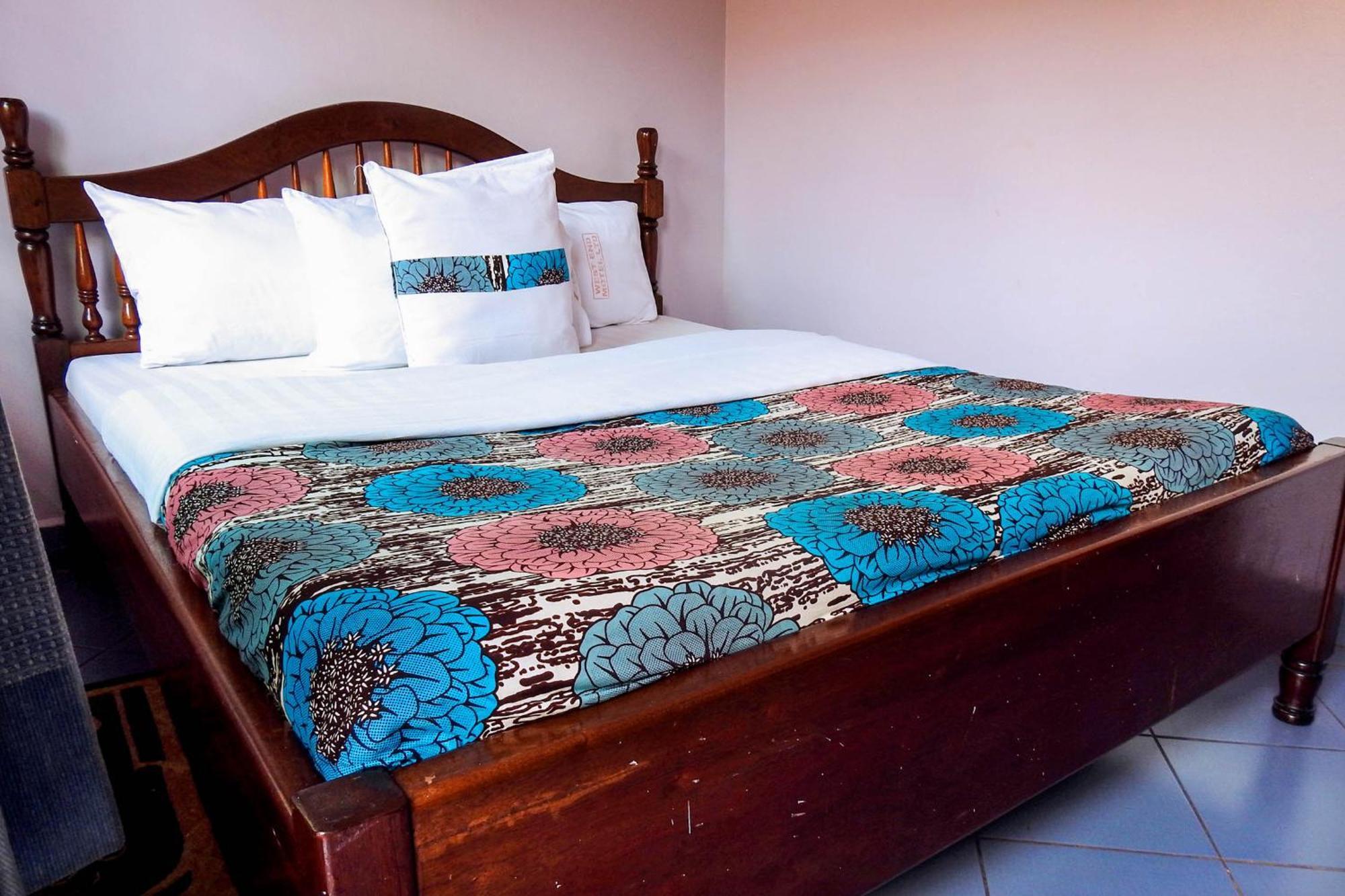 Westend Motel Fort Portal Eksteriør bilde