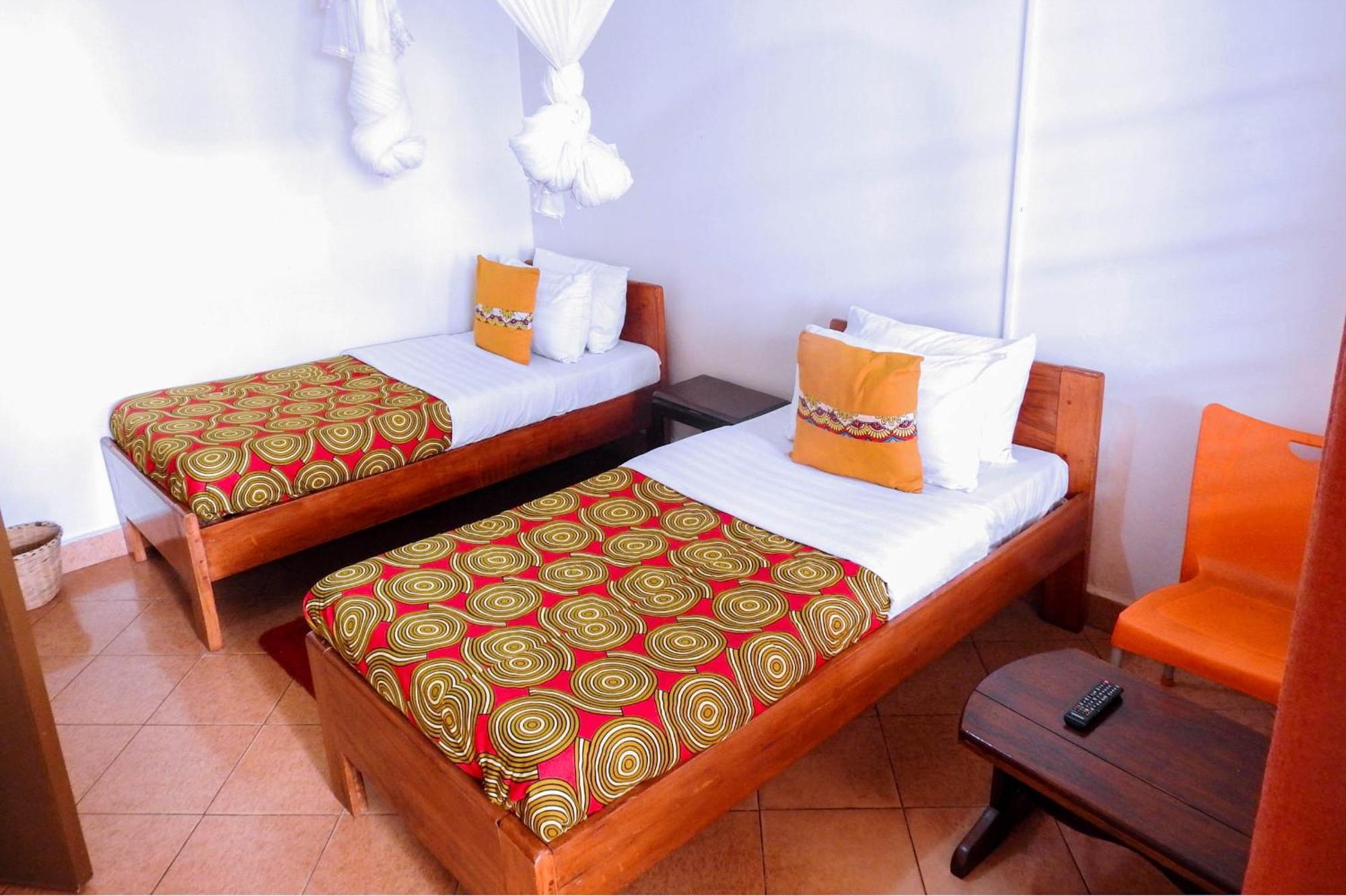 Westend Motel Fort Portal Eksteriør bilde