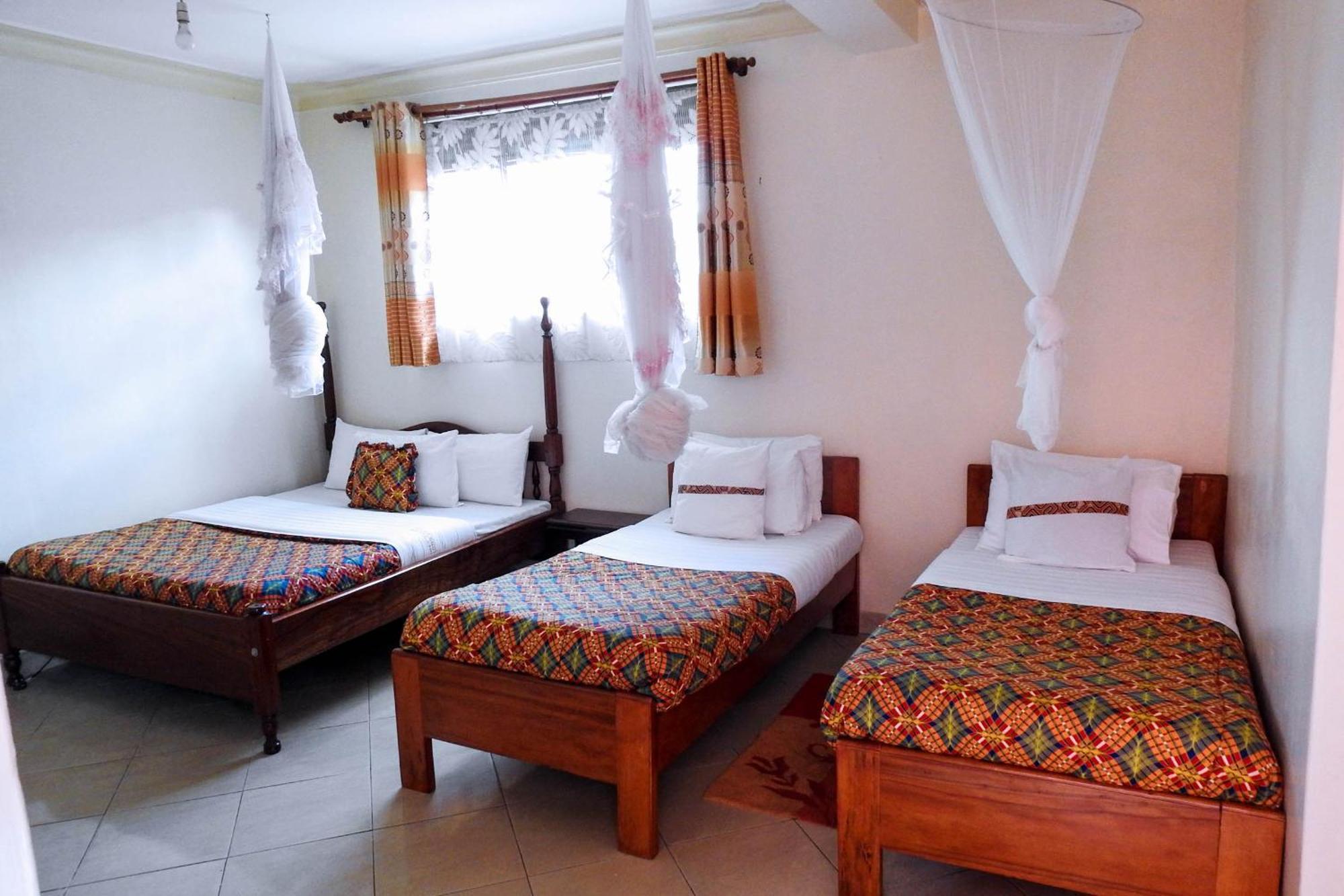 Westend Motel Fort Portal Eksteriør bilde