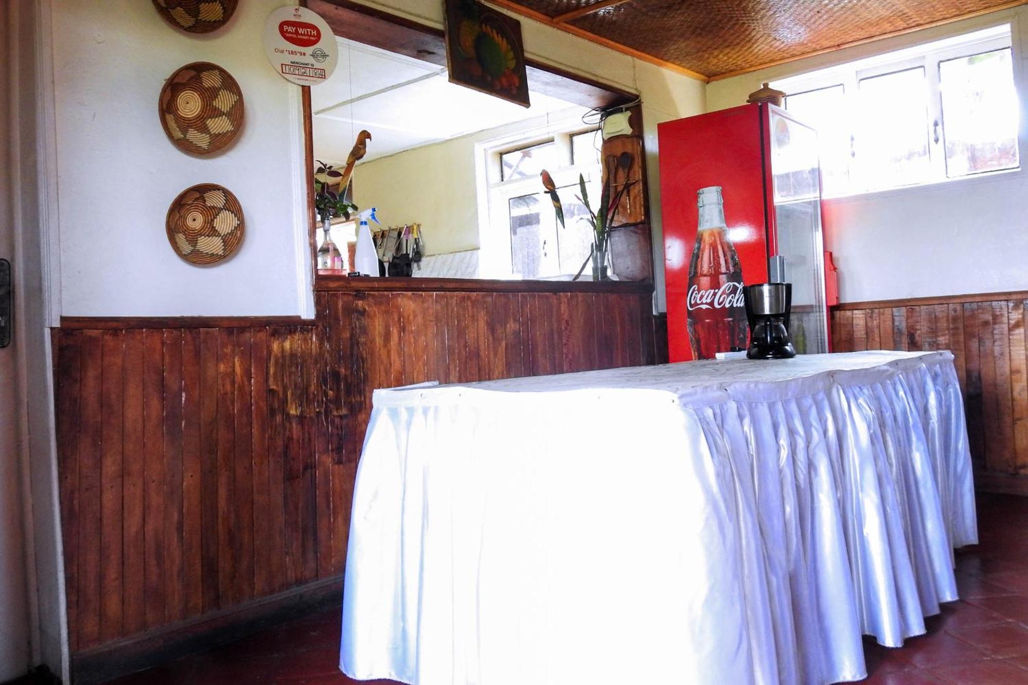 Westend Motel Fort Portal Eksteriør bilde